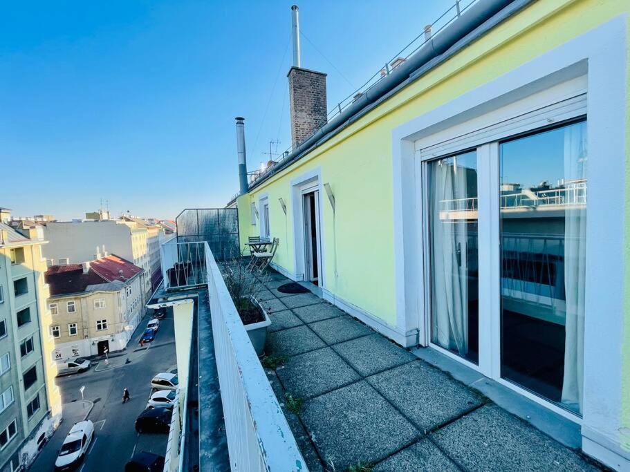 Cosy Flat With Huge Terrasse! Long Or Shortterm Apartment Vienna Exterior photo