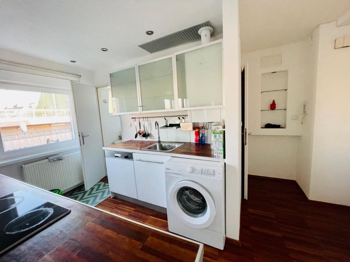 Cosy Flat With Huge Terrasse! Long Or Shortterm Apartment Vienna Exterior photo